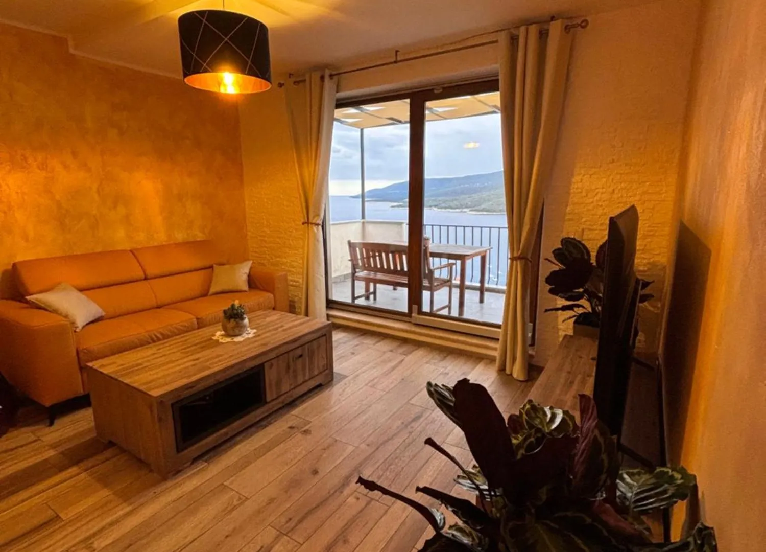 Amor, Flat With Private Hot Tub, Breathtaking Views And Free Parking In A Garage, Bookable All Year Round, Also Take A Look At Our Flat Coccolina Rabac Appartement