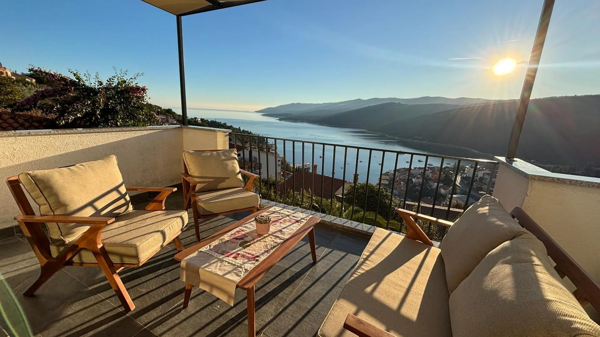 Amor, Flat With Private Hot Tub, Breathtaking Views And Free Parking In A Garage, Bookable All Year Round, Also Take A Look At Our Flat Coccolina Rabac