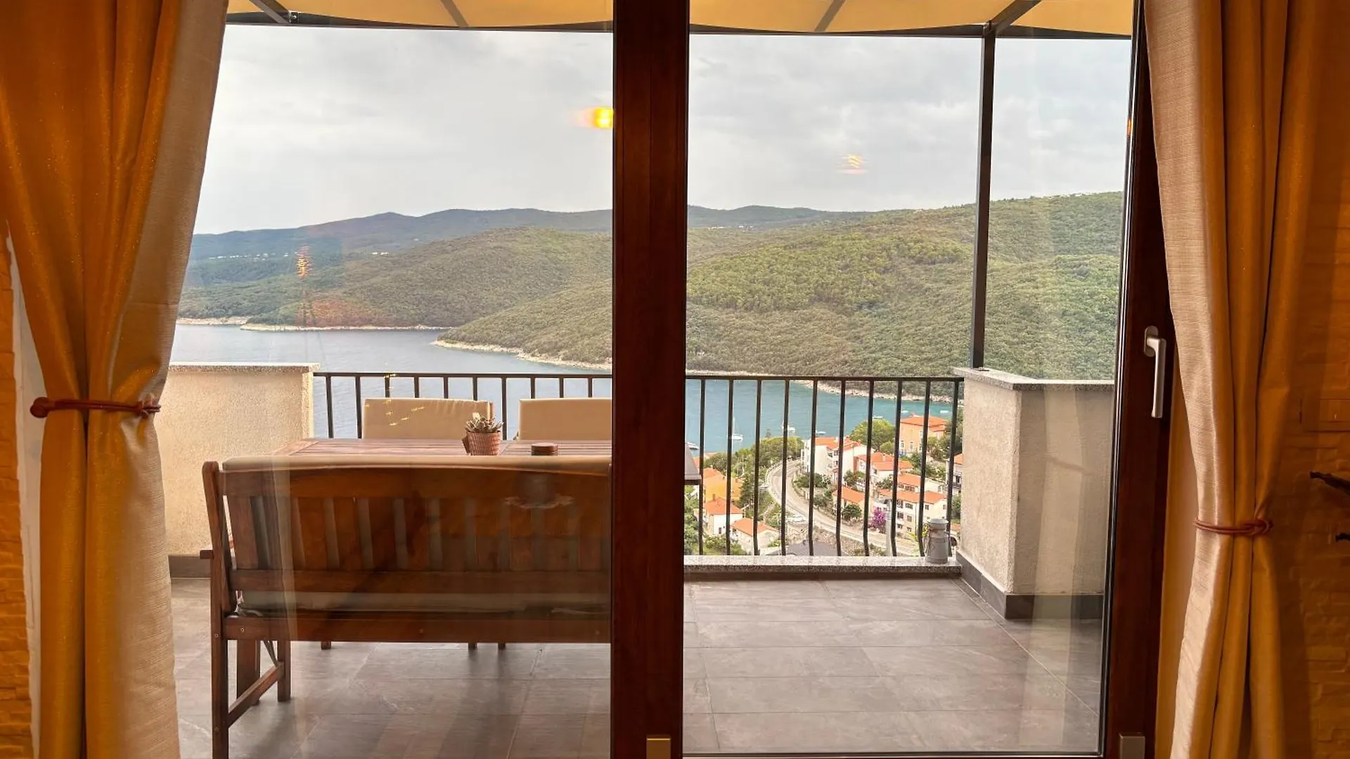 Apartment Amor, Flat With Private Hot Tub, Breathtaking Views And Free Parking In A Garage, Bookable All Year Round, Also Take A Look At Our Flat Coccolina Rabac